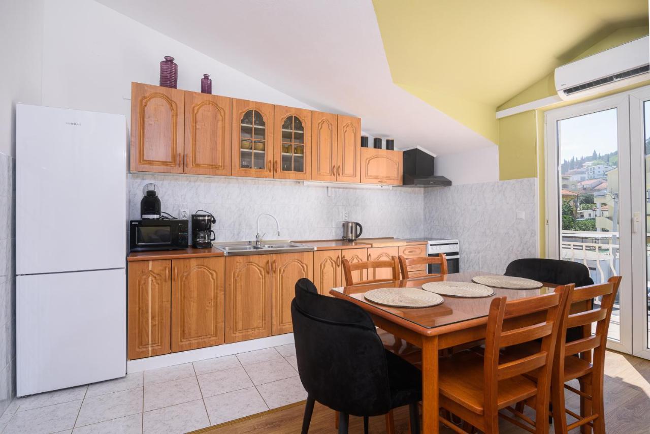 Vikeli Apartment Trogir Bagian luar foto
