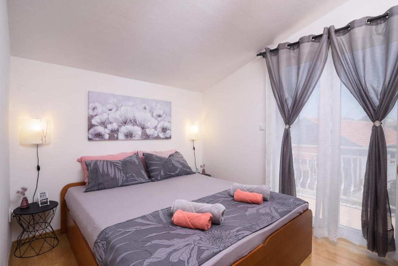 Vikeli Apartment Trogir Bagian luar foto
