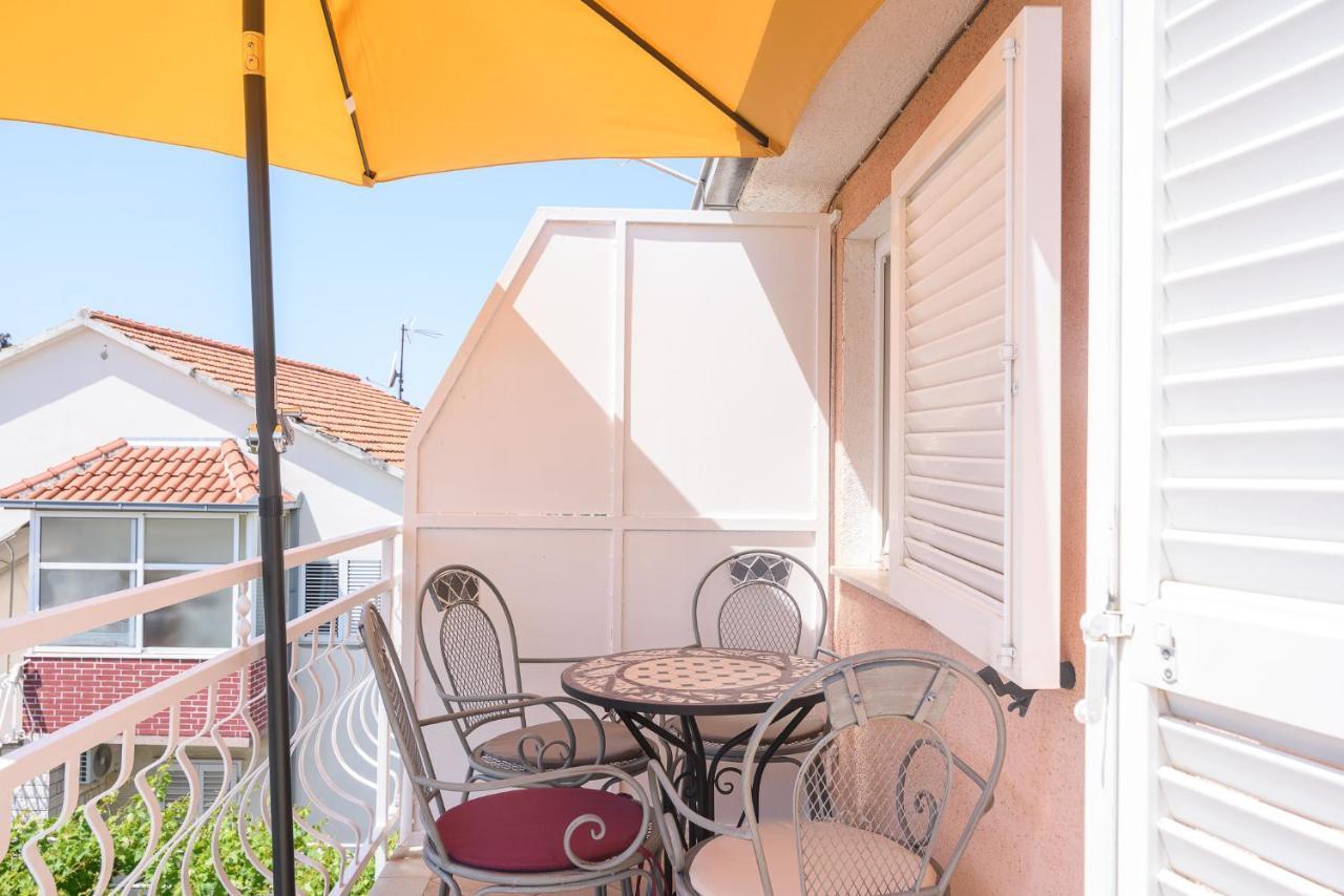 Vikeli Apartment Trogir Bagian luar foto