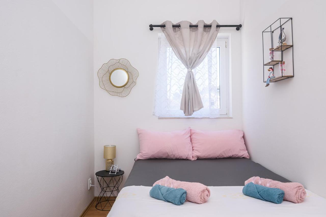 Vikeli Apartment Trogir Bagian luar foto