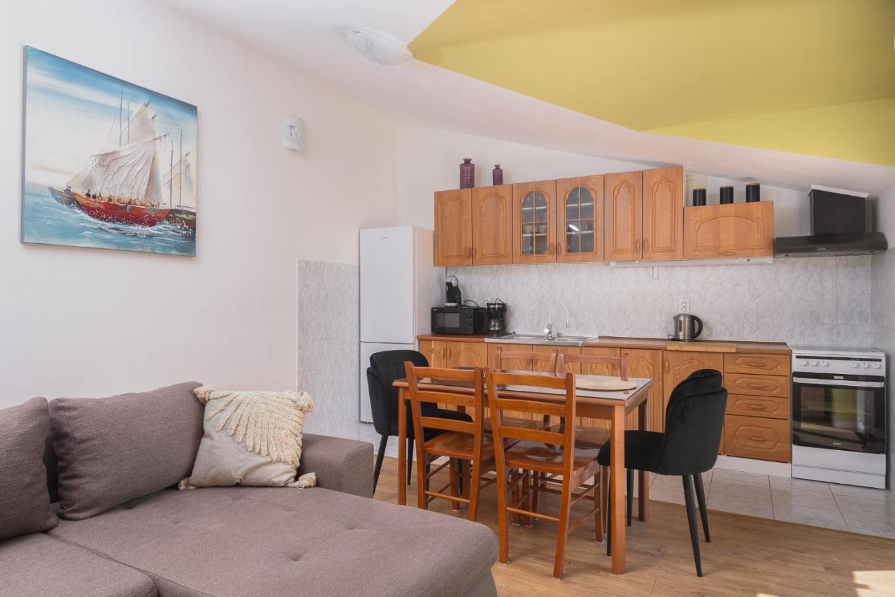 Vikeli Apartment Trogir Bagian luar foto