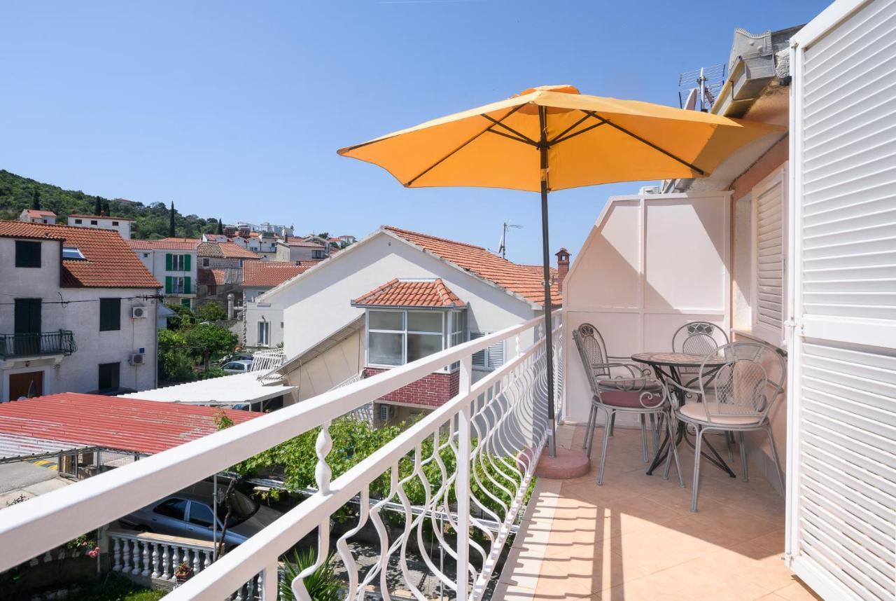 Vikeli Apartment Trogir Bagian luar foto