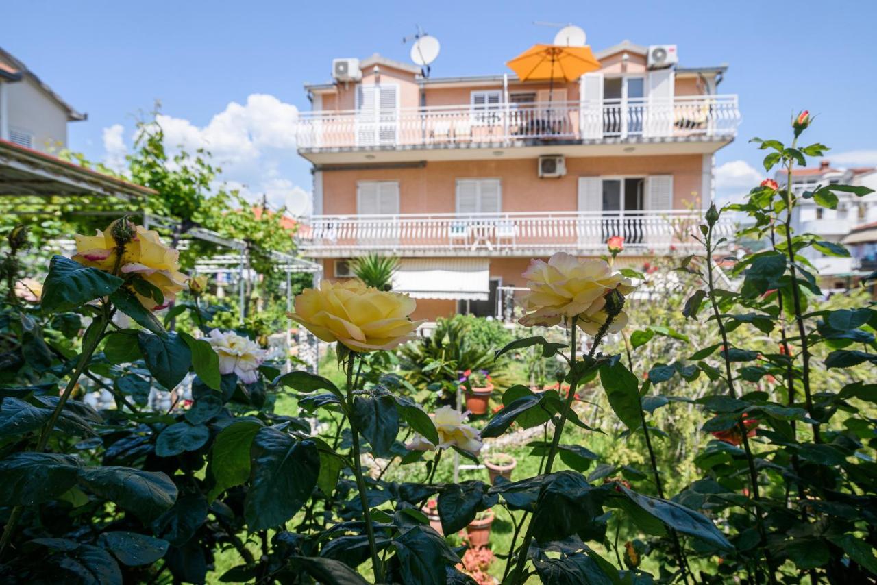 Vikeli Apartment Trogir Bagian luar foto