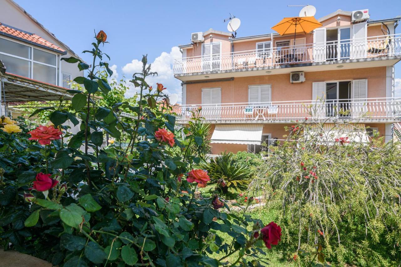 Vikeli Apartment Trogir Bagian luar foto