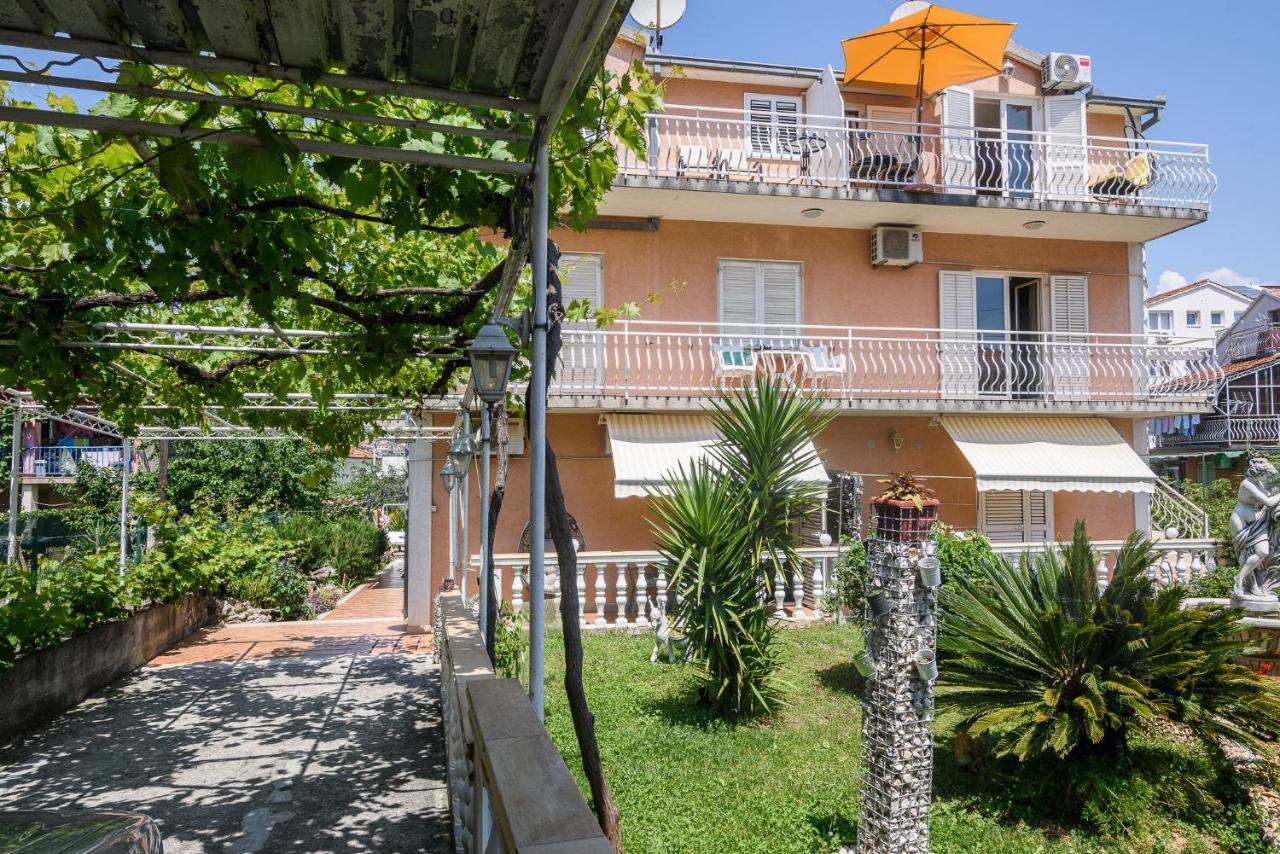 Vikeli Apartment Trogir Bagian luar foto