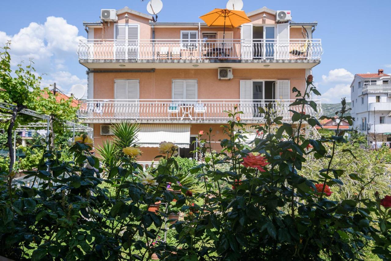 Vikeli Apartment Trogir Bagian luar foto