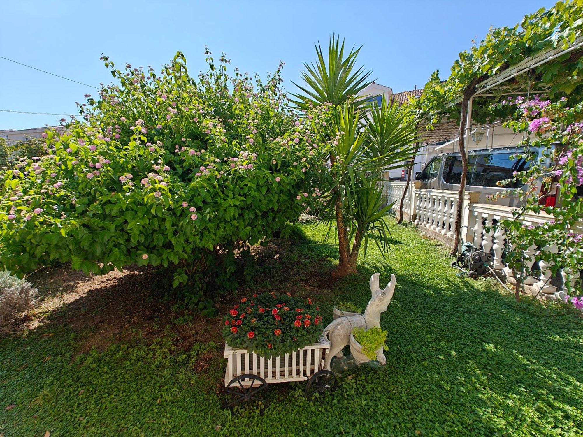 Vikeli Apartment Trogir Bagian luar foto